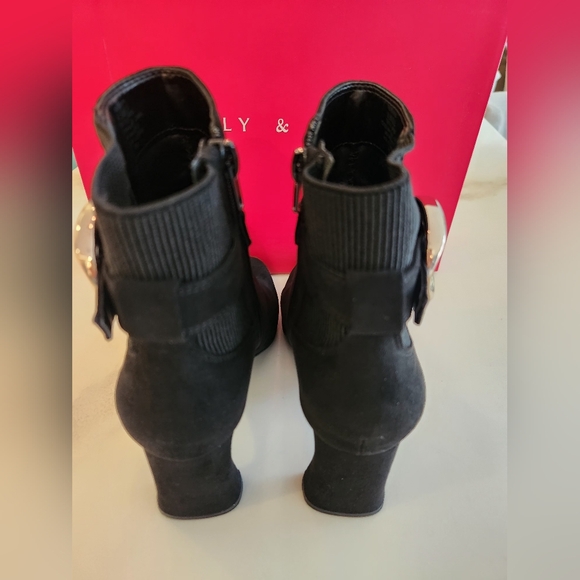 Black Low Boots by Kelly & Katie Branina Booties...New In Box! - Picture 3 of 13